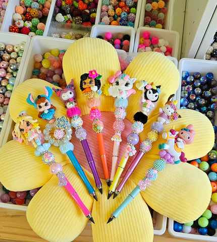 Moana, 2 kuromis, melody, pochaco,unicorn, estich, niña  (TODOS EN LAPIS)