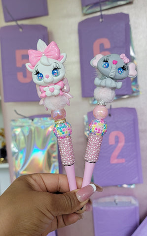 Gatita y elefante